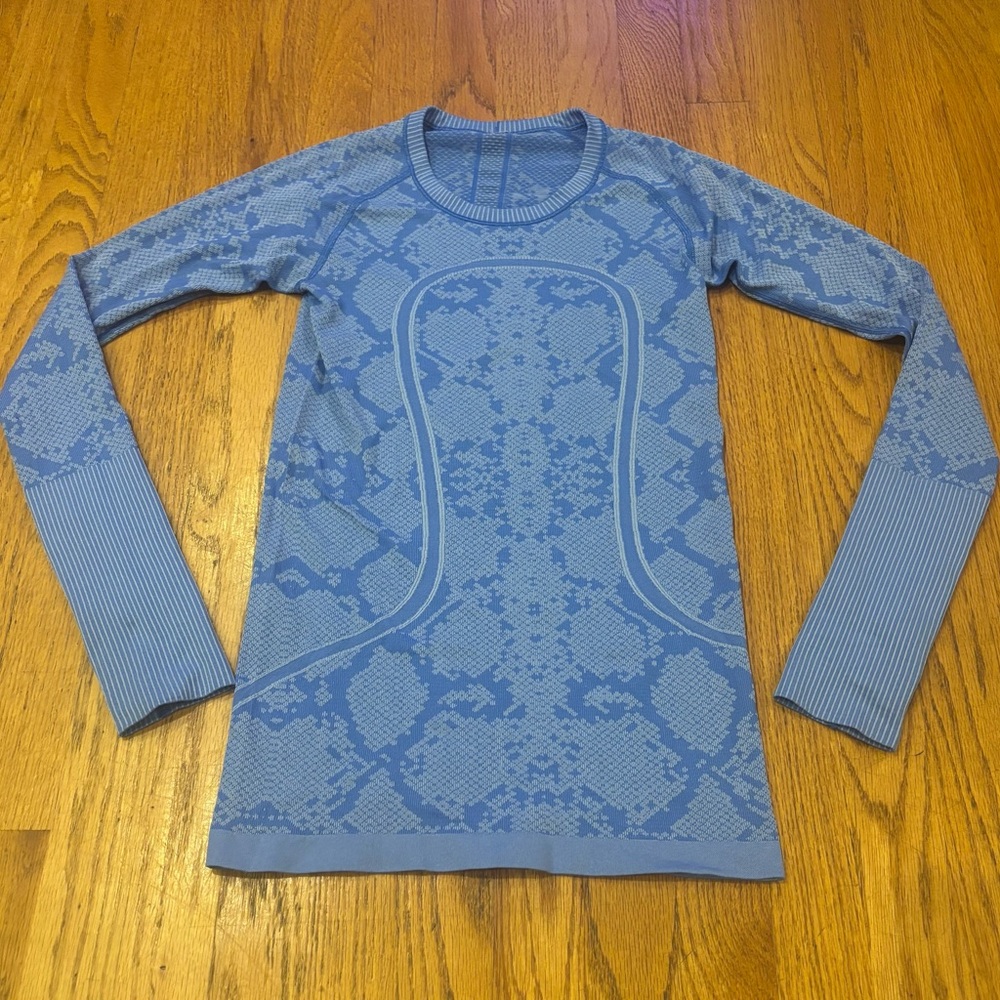 Lululemon Swiftly Tech Long Sleeve Crew
Heathered Pipe Dream Blue size 4